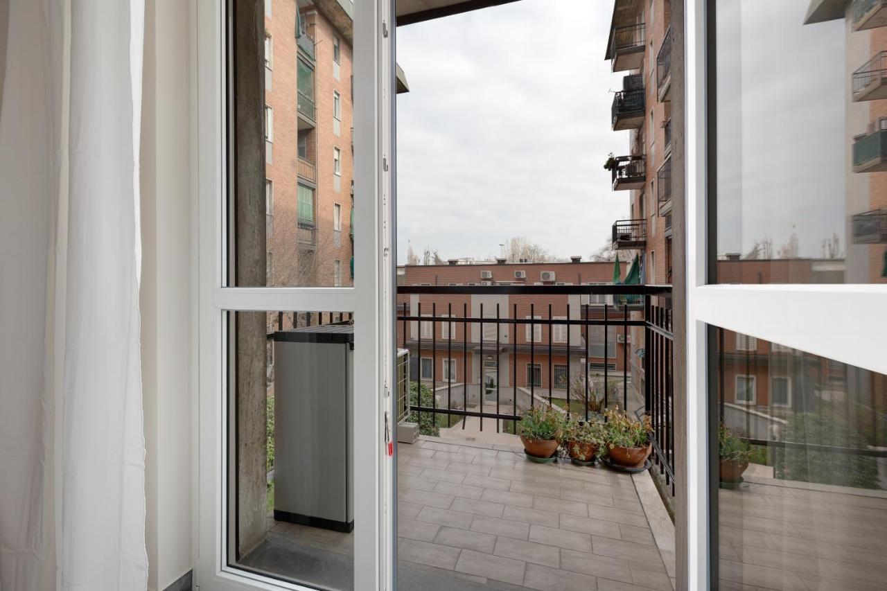 Dergano Comfy Apartment - 250 M Far From M3 Milan Bagian luar foto